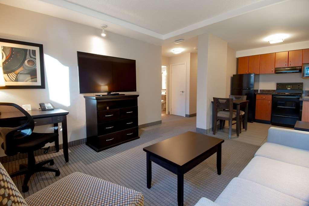 Coast Calgary Downtown Hotel & Suites By Apa Room photo