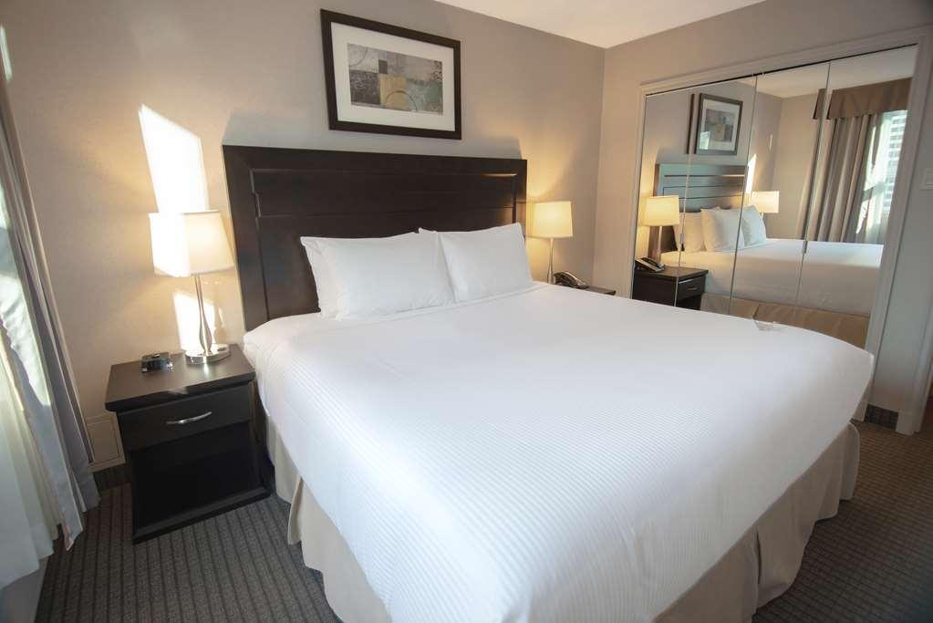 Coast Calgary Downtown Hotel & Suites By Apa Room photo