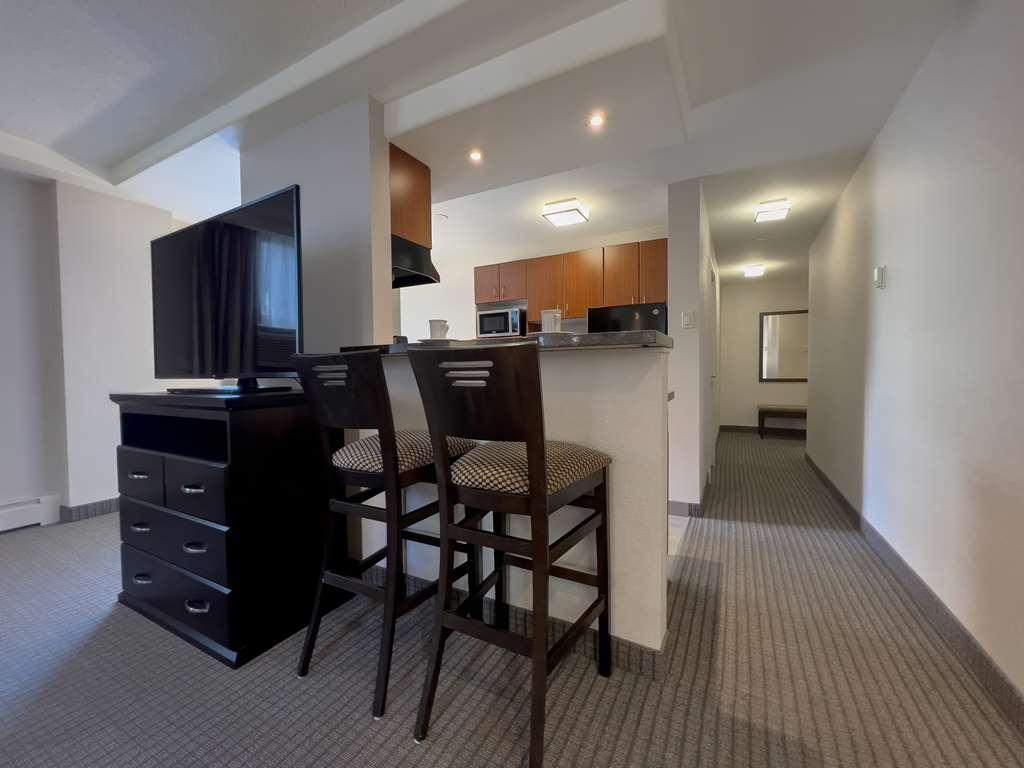 Coast Calgary Downtown Hotel & Suites By Apa Room photo