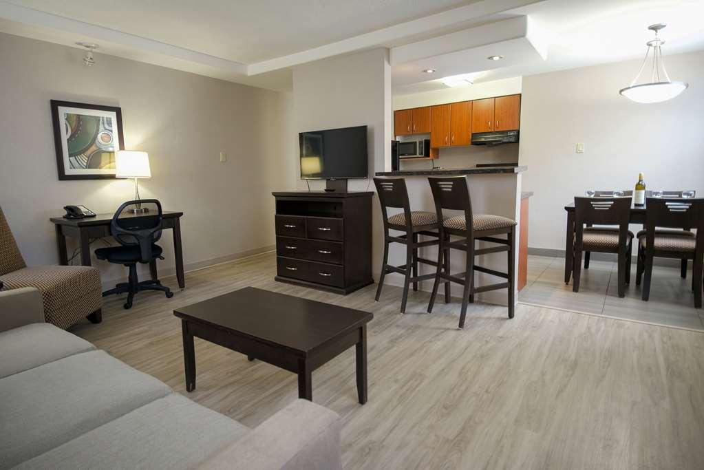 Coast Calgary Downtown Hotel & Suites By Apa Room photo